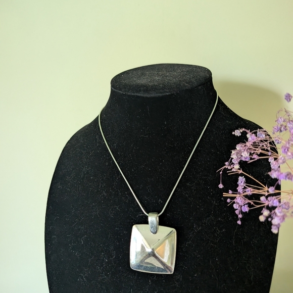Elegant Silver Pendant Necklace - Picture 2 of 9